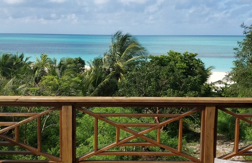 Orange Creek Casa | 2 Bedroom Home on the Prettiest Bay in North Cat Island