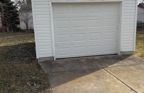 Cleveland Heights Casa | 2-bedroom house close to the Cleveland Clinic Main Campus w/fireplace and a den