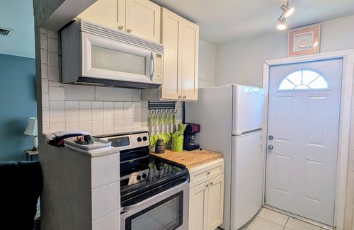 Disston Heights Casa | 2-bedroom house in brilliant St. Petersburg with WiFi, AC