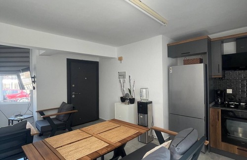 Karaoglanoglu Casa | 2-bedroom house in Karaoğlanoğlu with private pier and walking distance casino