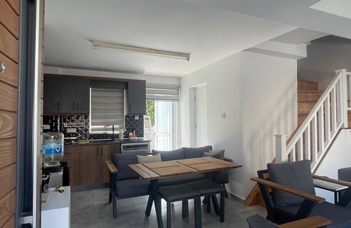 Karaoglanoglu Casa | 2-bedroom house in Karaoğlanoğlu with private pier and walking distance casino