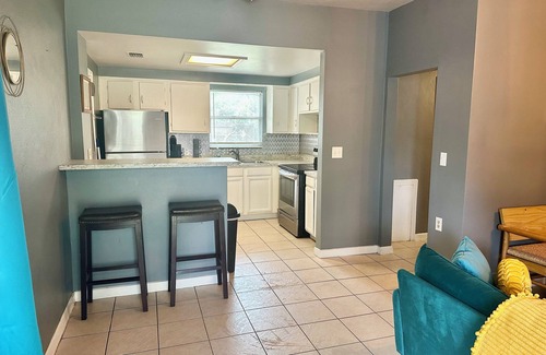 Jacksonville Casa | 2 Bedroom House-Screened Patio