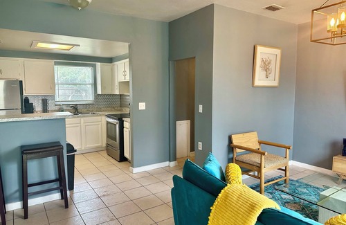 Jacksonville Casa | 2 Bedroom House-Screened Patio