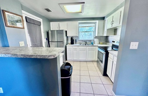 Jacksonville Casa | 2 Bedroom House-Screened Patio