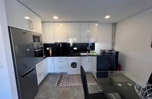 Santa Maria da Feira Casa | Moderna casa amueblada de 2 dormitorios, terraza de 40 m 25 km Oporto