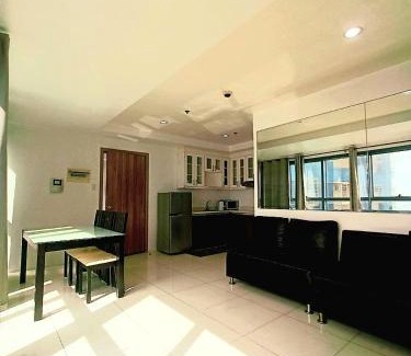 Ermita Apartamento | 2 Bedroom in Grand Riviera Suites infront of US Embassy