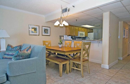West Panama City Beach Hotel | 2 Bedroom Landmark Holiday Beach Resort - Panama City Beach - Spacious & Family Friendly