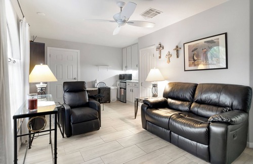 Dobson Ranch Apartamento | 2 Bedroom, living room, kitchenette