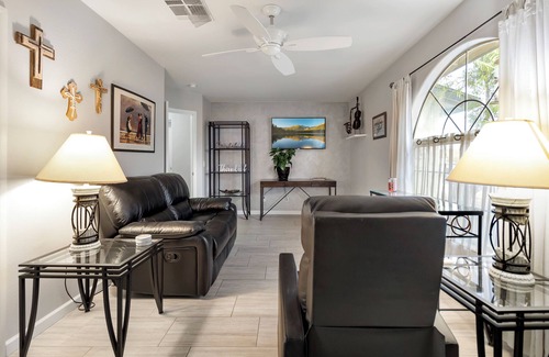 Dobson Ranch Apartamento | 2 Bedroom, living room, kitchenette