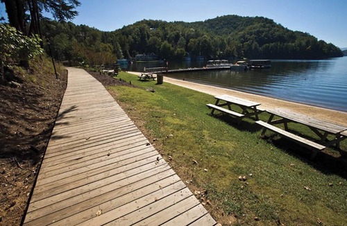 Lake Lure Condominio | 2 Bedroom Lockoff Condo, Sleeps 8, in Blue Ridge Mountains, Fairfield Mountains!