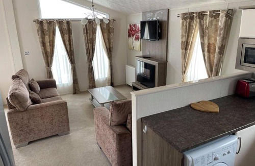 Porthcawl Casa | 2 Bedroom Lodge - Honeysuckle 95, Trecco Bay