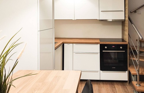 Novi Sad Apartamento | Loft de 2 habitaciones de 70 metros cuadrados con garaje privado 5 minutos a pie de la plaza principal