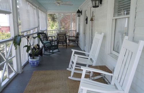 Savannah Beach Cabaña | 3 dormitorios y 2 baños Vintage Cottage 1 1/2 cuadras de la playa