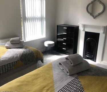 Luton Casa | 2 Bedroom Luton Townhouse