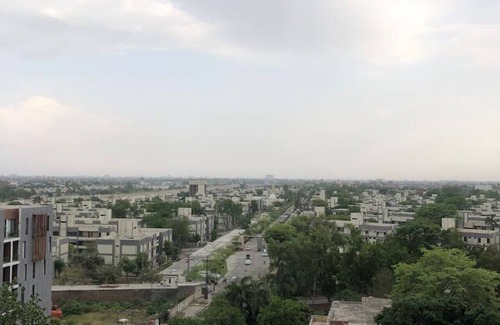 Lahore Apartamento | 2 Bedroom Luxury Apartment - With Balconies and City Views