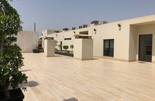 Lahore Apartamento | 2 Bedroom Luxury Apartment - With Balconies and City Views