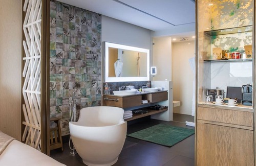 Downtown Cancun Complejo | 2 Bedroom Luxury Suite at Garza Blanca Cancun! Sleeps 6!