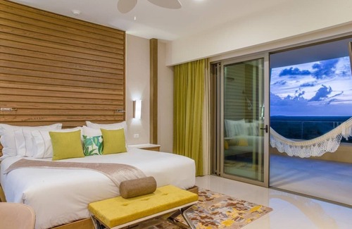 Downtown Cancun Complejo | 2 Bedroom Luxury Suite at Garza Blanca Cancun! Sleeps 6!