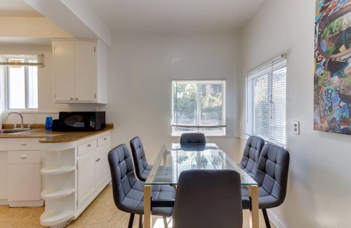 Rampart Village Casa | 2 Bedroom Mid-Wilshire Charmer close to Downtown