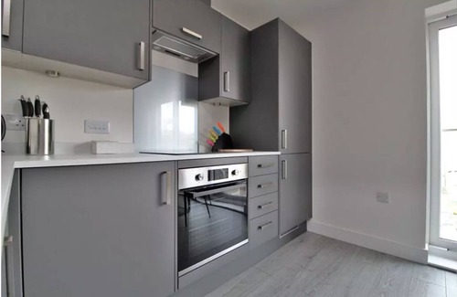 Hemel Hempstead Apartamento | Moderno-Apartamento-City Centre-Baño Privado-vista al canal