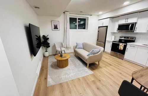 Sage Hill Casa | 2 Bedroom Modern Comfort Calgary
