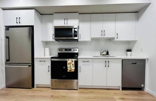 Sage Hill Casa | 2 Bedroom Modern Comfort Calgary