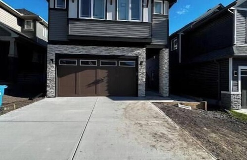Sage Hill Casa | 2 Bedroom Modern Comfort Calgary