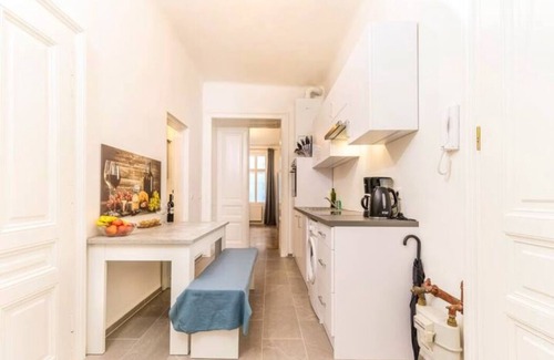 Favoriten Condominio | 2 Bedroom near metro+Perfect for long term stay