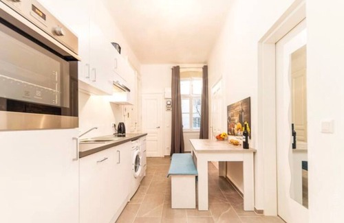 Favoriten Condominio | 2 Bedroom near metro+Perfect for long term stay
