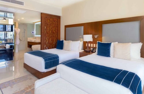 Santa Rosa Complejo | 2 Bedroom Ocean View on “The Corridor" at Villa La Valencia close to everything