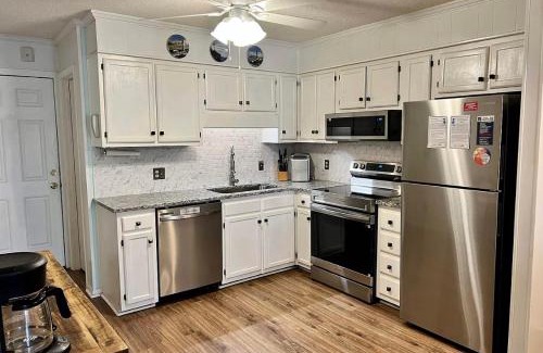 North Myrtle Beach Casa | 2 Bedroom Oceanview Condo at Sea Cabin! Sleeps 5!