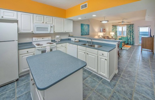 Panama City Beach Hotel | 2 Bedroom On Panama City Beach - Spacious & Family Friendly