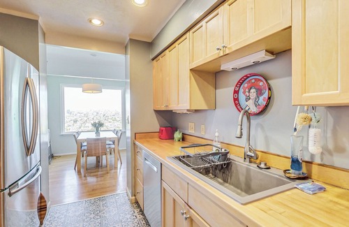 Bernal Heights Apartamento | 2 bedroom one bath home next to Bernal Park with stunning city views