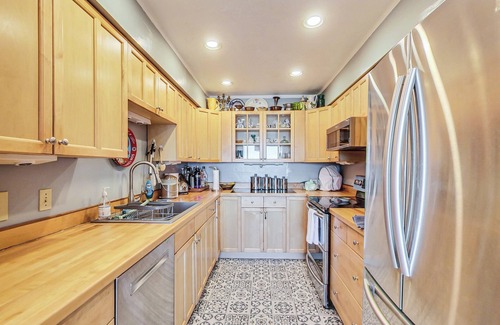 Bernal Heights Apartamento | 2 bedroom one bath home next to Bernal Park with stunning city views