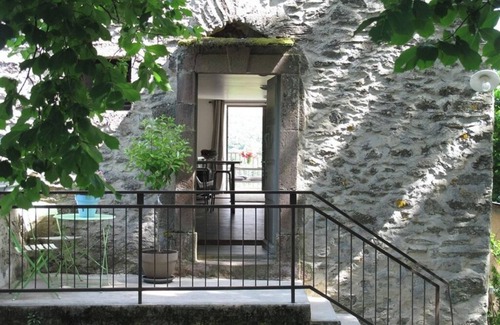 Peux-et-Couffouleux Casa | Vrbo Property