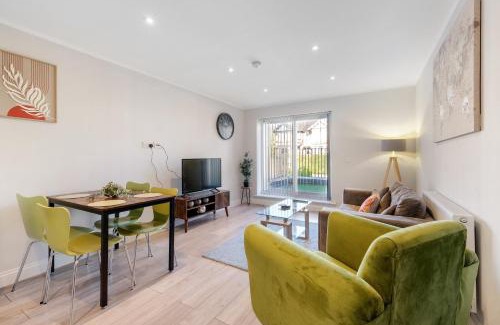 High Wycombe Apartamento | 2 Bedroom Penthouse with parking High Wycombe By 360Stays