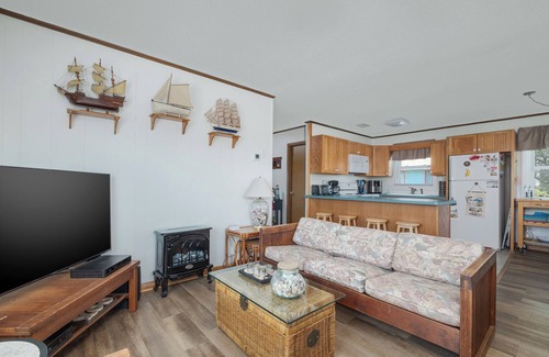 Avon Casa | 2 Bedroom pet friendly canalfront home in Avon