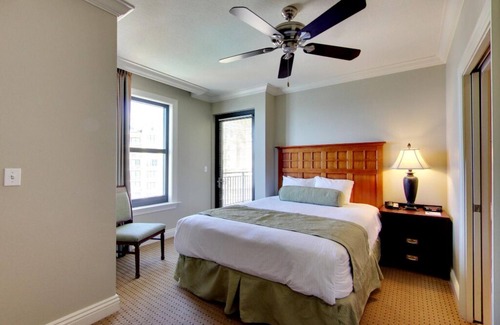 Destin Complejo | 2 Bedroom, Pool View, at Destin Beach, Emerald Grande