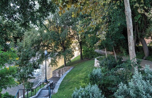 Downtown San Antonio Condominio | 2 Bedroom Presidential Condo w/ Kitchen, on Riverwalk in San Antonio, La Casada!