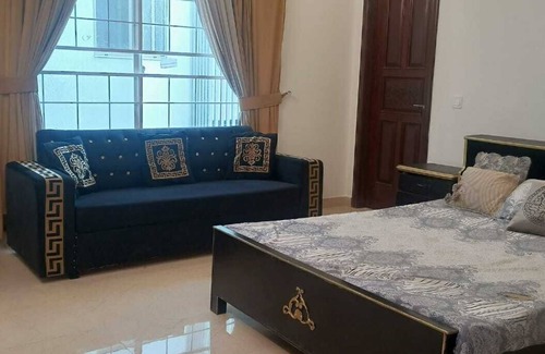 Lahore Apartamento | 2 Bedroom Private Apartment in a Luxurious house in Posh area. Close to Airport