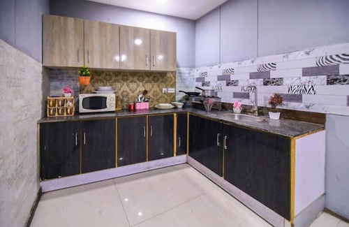 Lahore Apartamento | 2 Bedroom Private Apartment opposite DHA Phase 8.