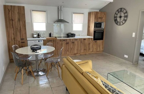 French Atlantic Coast Casa | 2 Bedroom Private vacation home in MARGOTTEAU, LA FLOTTE