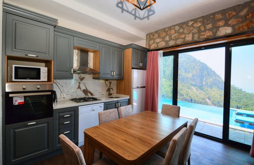 Faralya Villa | Villa privada de 2 dormitorios con piscina infinita y vistas al mar
