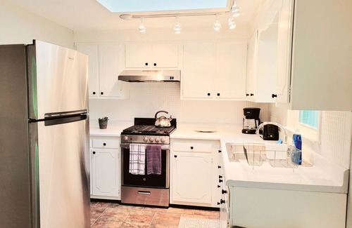 South Yarmouth Casa | 2 bedroom ranch 1 bath situated in West Yarmouth