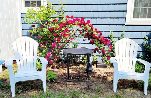 South Yarmouth Casa | 2 bedroom ranch 1 bath situated in West Yarmouth