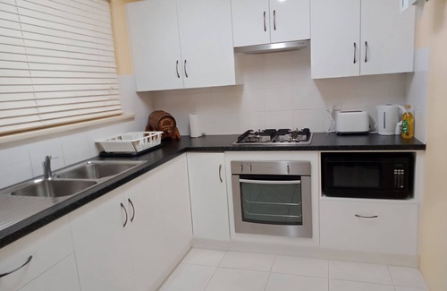 West Lamington Casa | 2 Bedroom residential house in peaceful location in heart of city