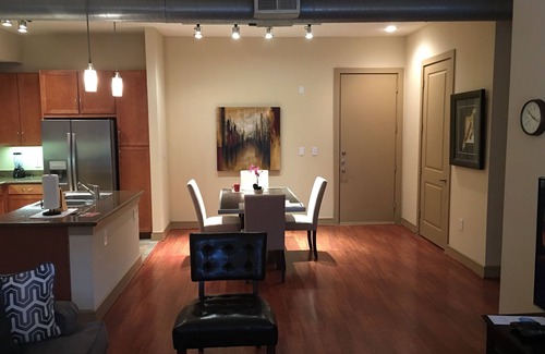 Houston Apartamento | 2 Bedroom - Residential Apartment - 2660 Augusta Dr, Houston, TX 77057