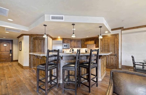 Aspen Complejo | 2-bedroom resort in beautiful Aspen with full kitchen, WiFi, fitness room, AC