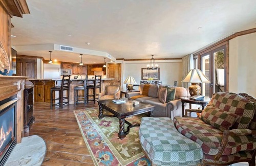 Aspen Complejo | 2-bedroom resort in beautiful Aspen with full kitchen, WiFi, fitness room, AC