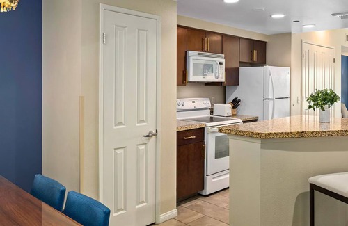 Terra Lago Complejo | 2-bedroom resort in welcoming Indio with fitness room, AC,Pools,Tennis and Golf